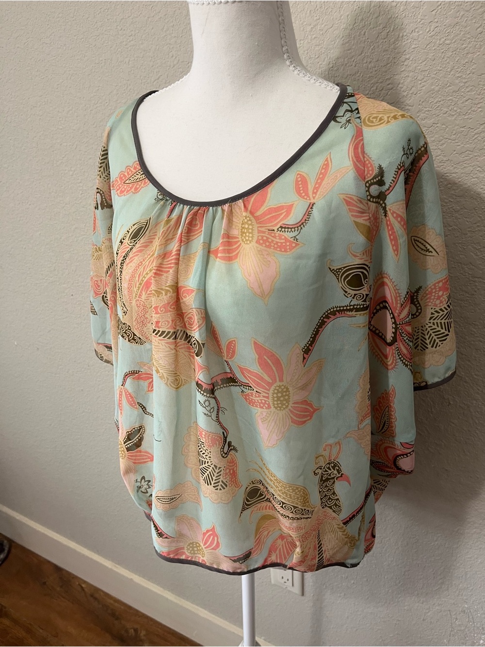 Cecico Mint Scoop-Neck Blouse with Coral Floral Print - Picture 4 of 7